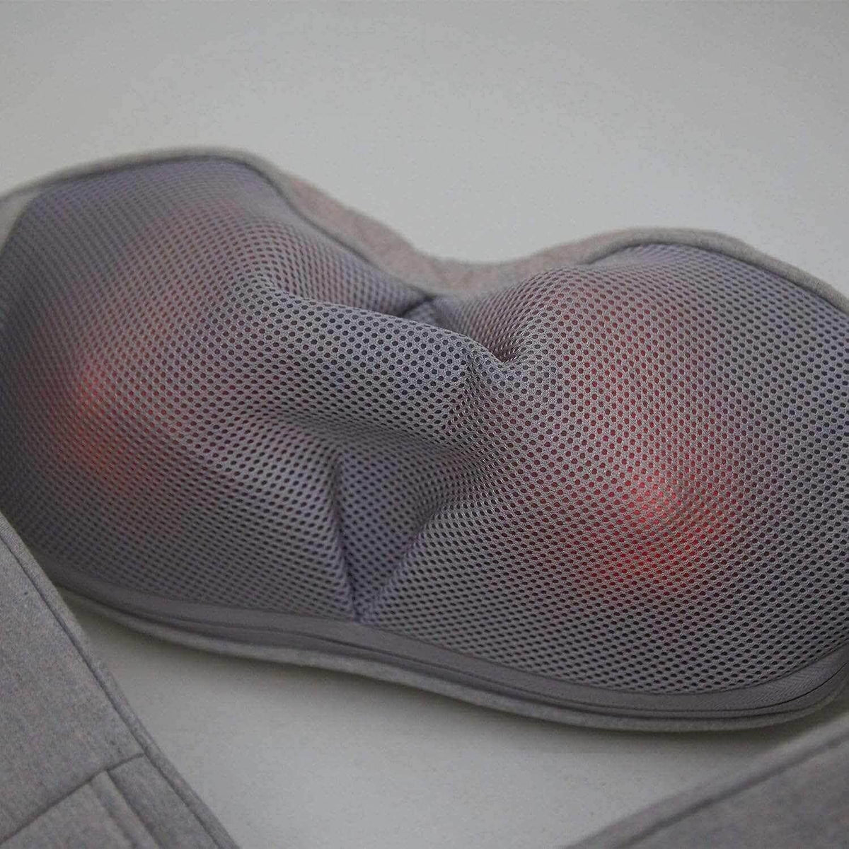 Quzy Cordless Heated Massager close-up of mesh surface