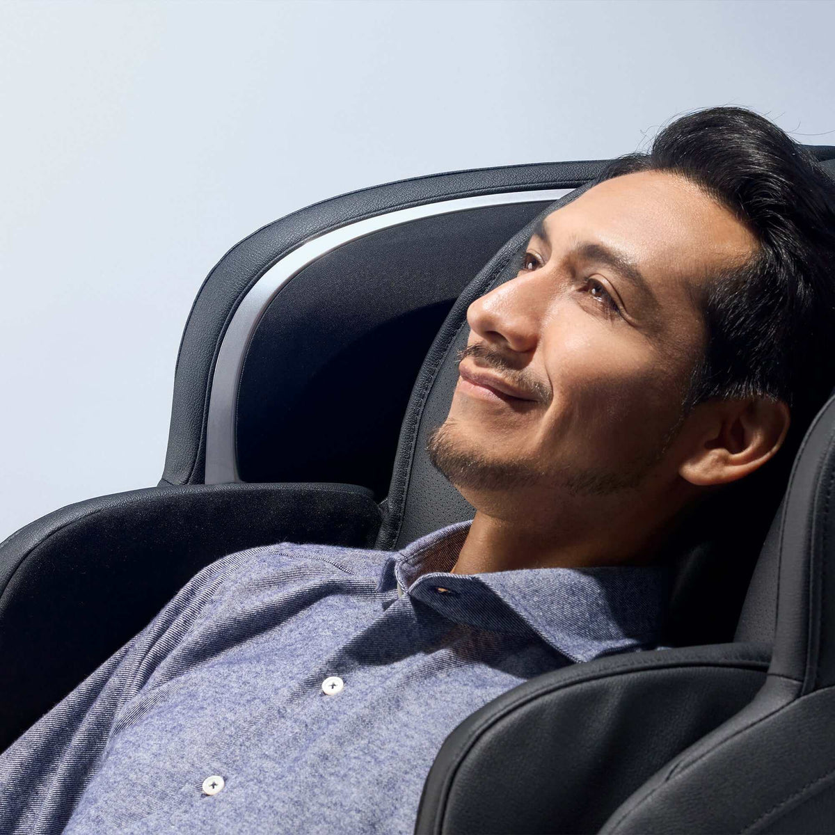 User relaxing in Cyber Relax Ai Executive JP-4100 massage chair
