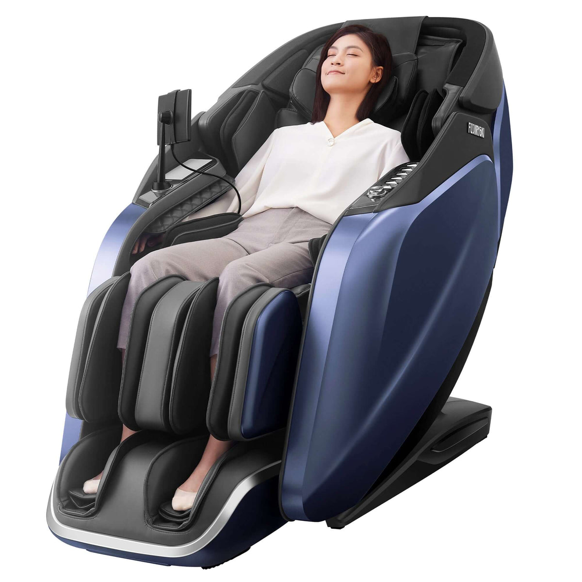 Cyber Relax Pro MR8000 in-use front view with user