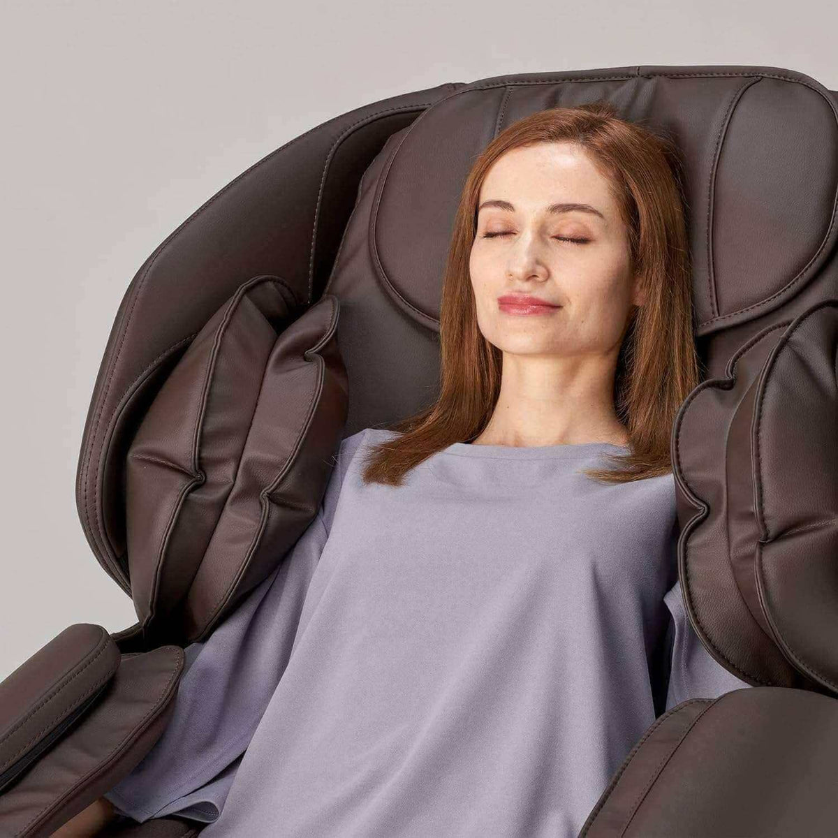 Hisho MR3000 Massage Chair close-up with user relaxing