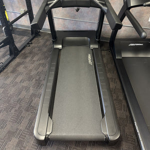 Life Fitness Club Series+ Treadmill — [Display Model]